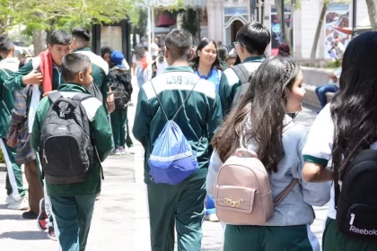 Conmemoran los estudiantes su día con fiestas, no más desmanes