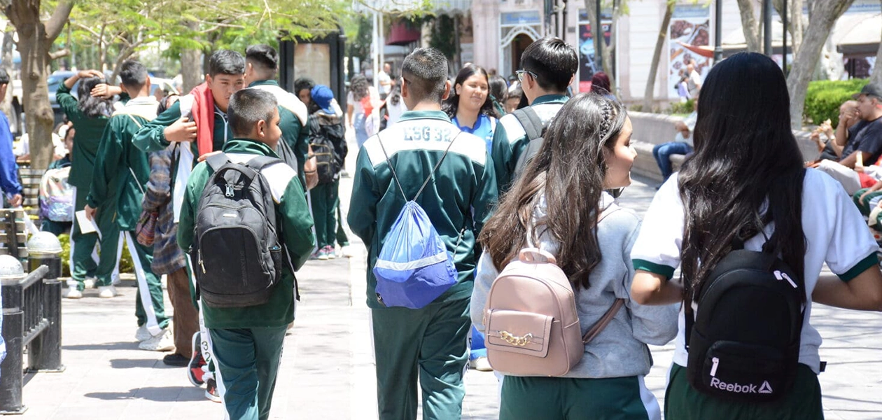 Conmemoran los estudiantes su día con fiestas, no más desmanes