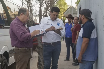 Escucha Leo Montañez a vecinos de Haciendas de Aguascalientes 2