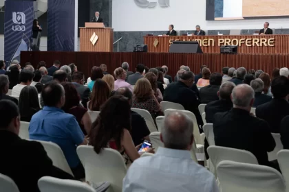 Homenajea UAA a sus profesores en su día
