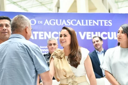 Inaugura Tere CAV en Plaza Vestir