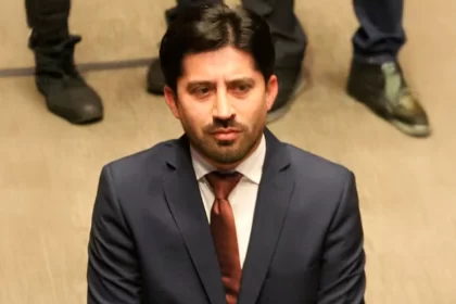 Inzunza pide licencia por 22 horas, lo suple ahijado de Rocha