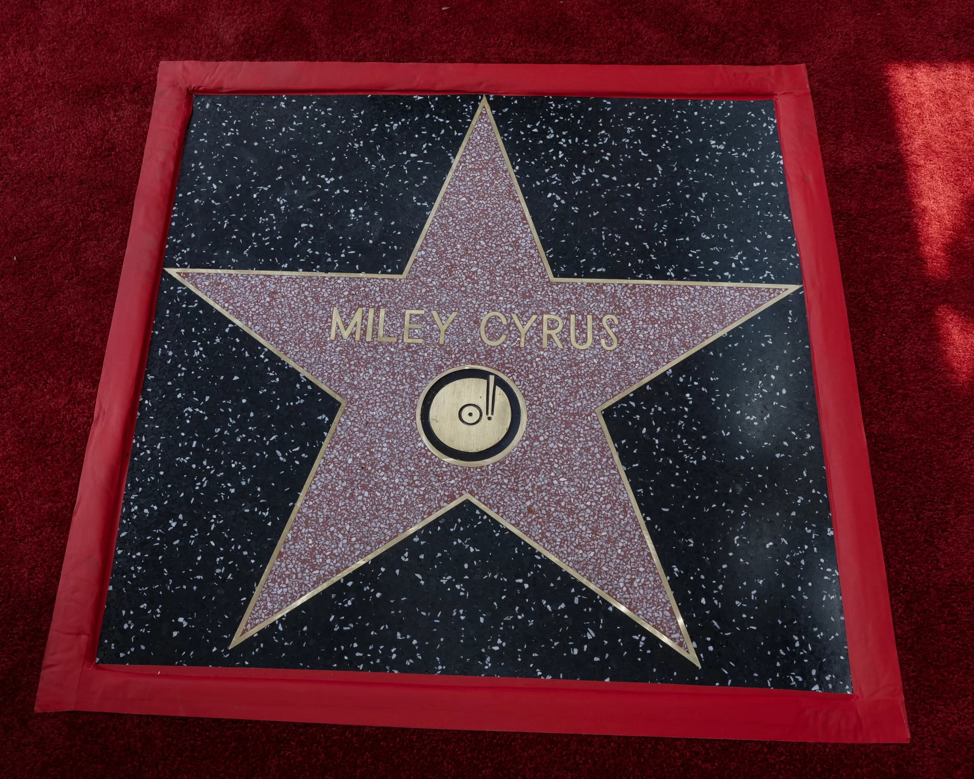 Miley Cyrus recibe una estrella en Hollywood 3 1
