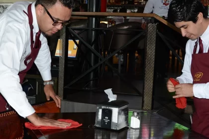 Que clientes se atiendan solos y no dependan tanto de meseros, piden restauranteros