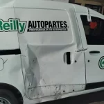 Se embarra par de motociclistas