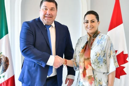 Sostiene Tere cumbre con el cónsul de Canadá Sébastien Moffett