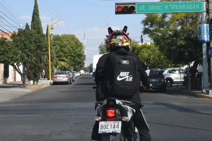 Aprueban ley: menores no conducirán motocicletas