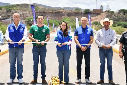 Entrega Tere Jiménez obra pública en Calvillo y acerca servicios y apoyos a su población 3