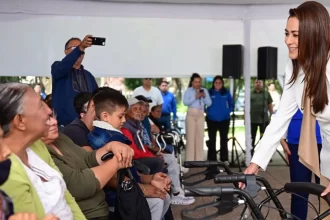 Entregan Tere y Aurora apoyos a 165 ciudadanos