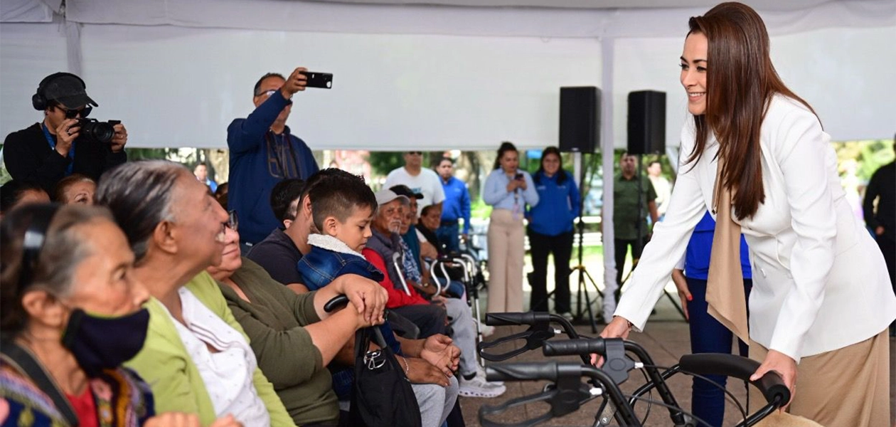 Entregan Tere y Aurora apoyos a 165 ciudadanos