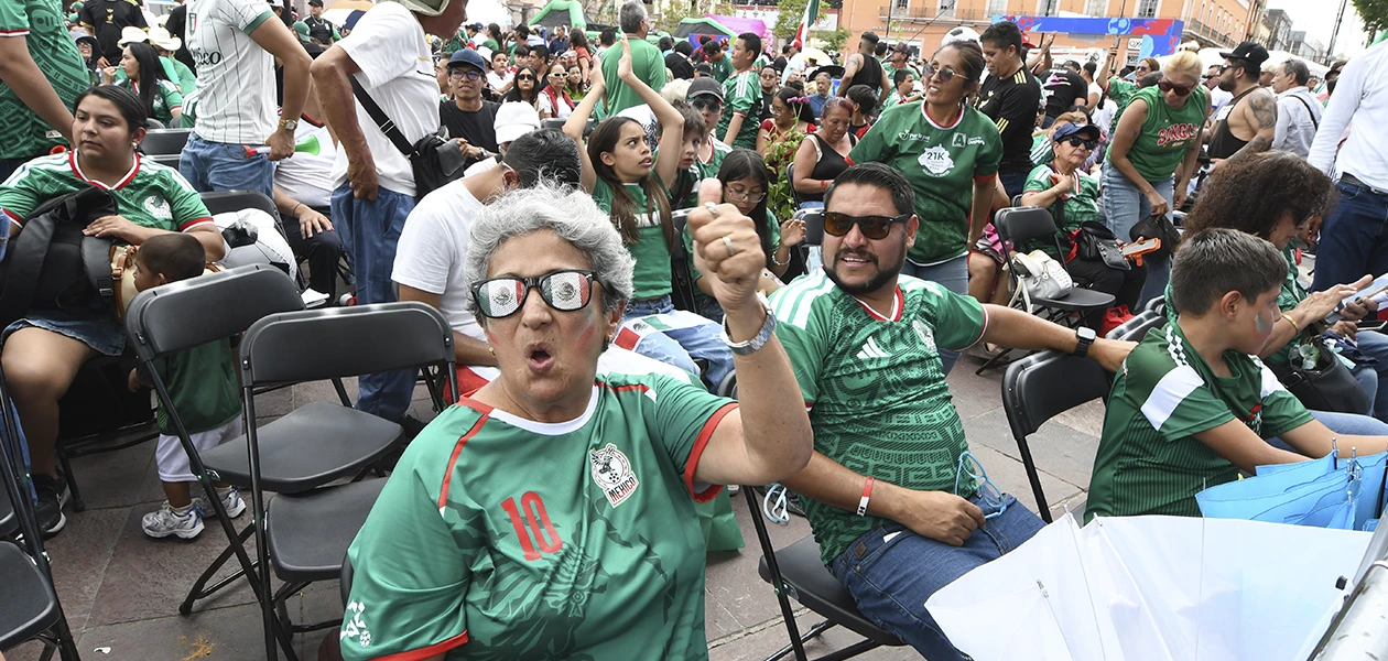 Euforia total por la victoria de la Seleccion Mexicana 3
