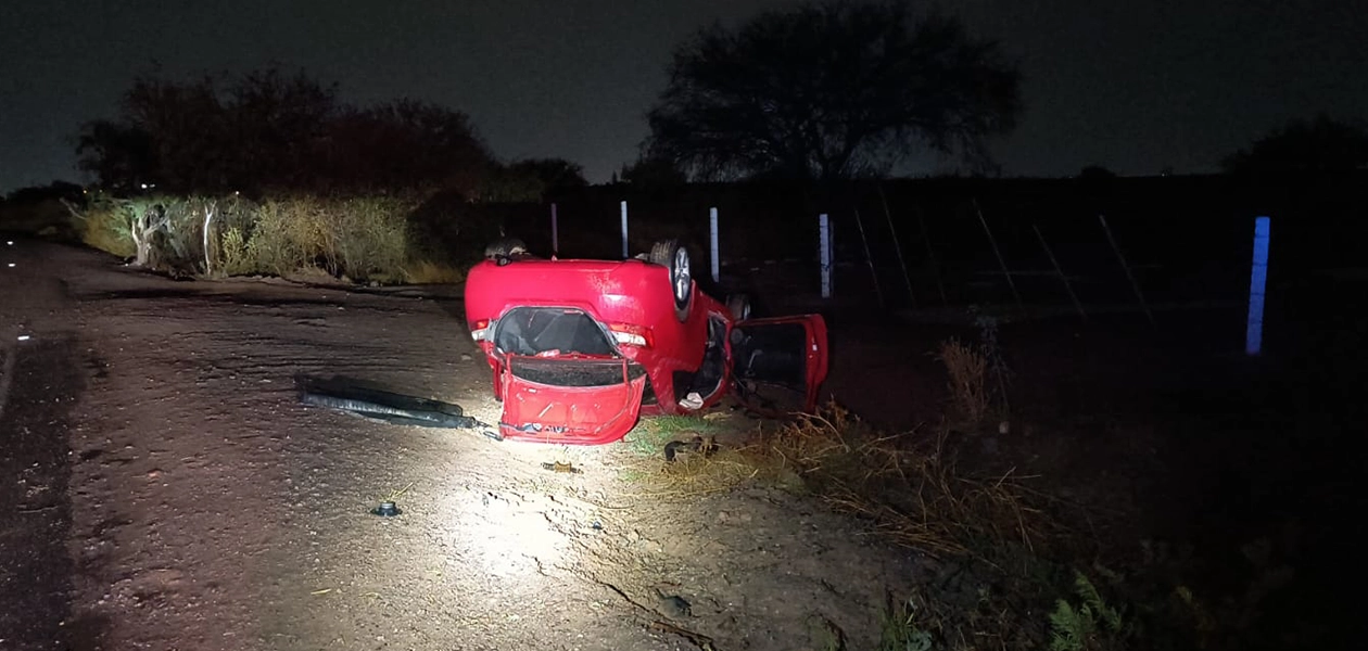 Hallan vehículo volcado en San Francisco de los Romos