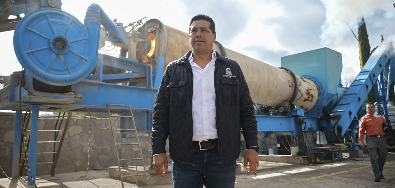 Intensifican labores de bacheo en la capital