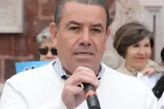 Irrespetuoso, usar su imagen en un desfile LGBT+: FNF