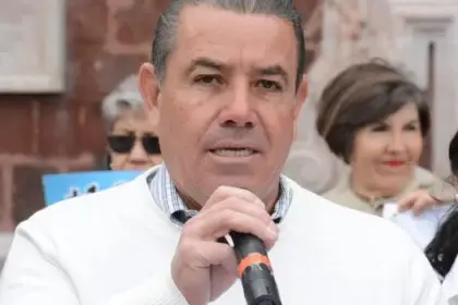 Irrespetuoso, usar su imagen en un desfile LGBT+: FNF