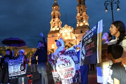 La CNTE protesta y paraliza la ciudad
