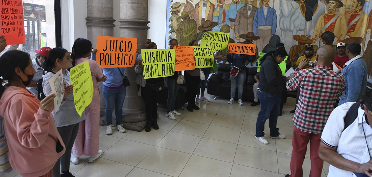 Otra manifestación, ahora en contra del Municipio 12
