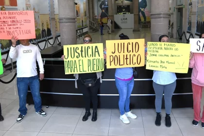 Otra manifestación, ahora en contra del Municipio 12