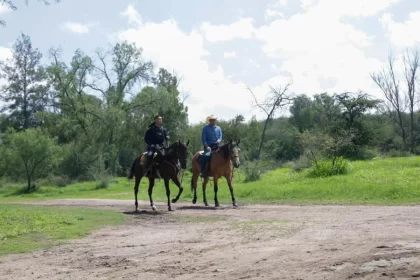Realiza Leo recorrido en La Pona con la policía Montada