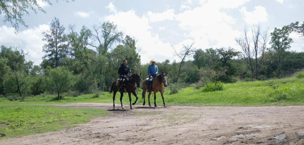 Realiza Leo recorrido en La Pona con la policía Montada