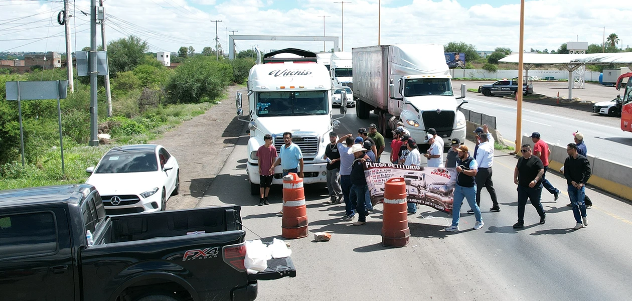 Toman transportistas la carretera 45 Sur