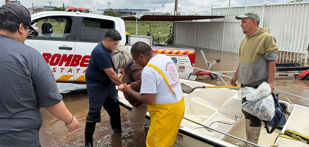 Trabajadores y sus mascotas fueron rescatados de inundación