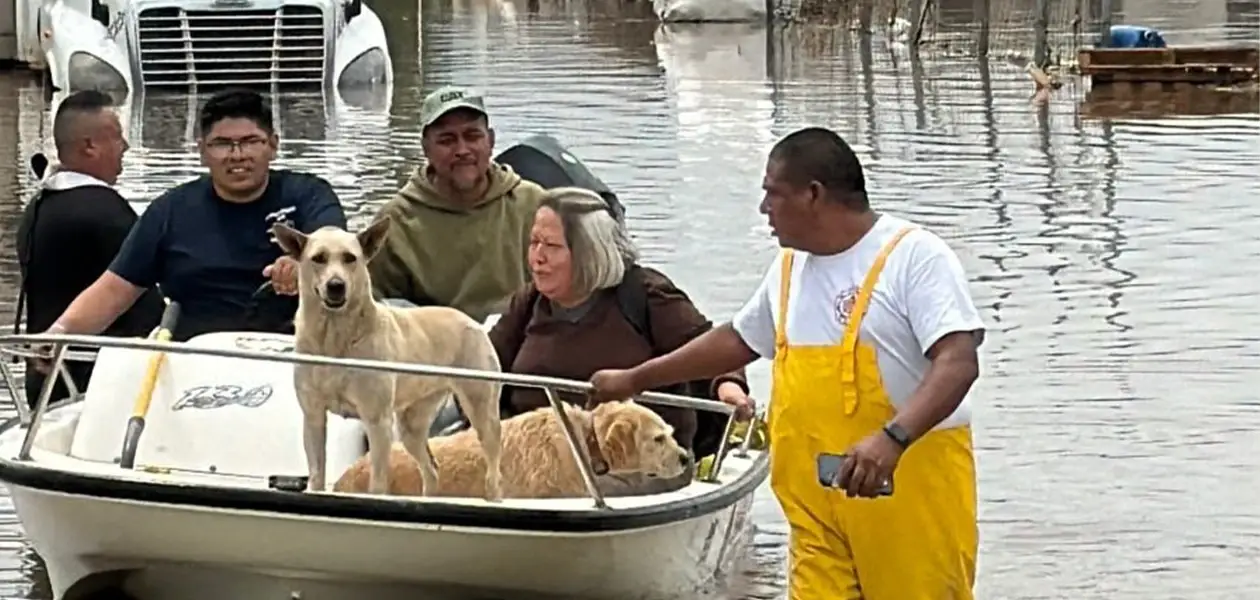 Trabajadores y sus mascotas fueron rescatados de inundación