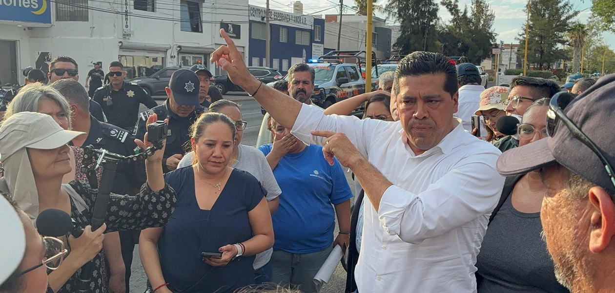 Vecinos bloquean Primer Anillo e Indecencia por falta de agua 3