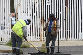 Baches ya dañaron vehículos en la capital
