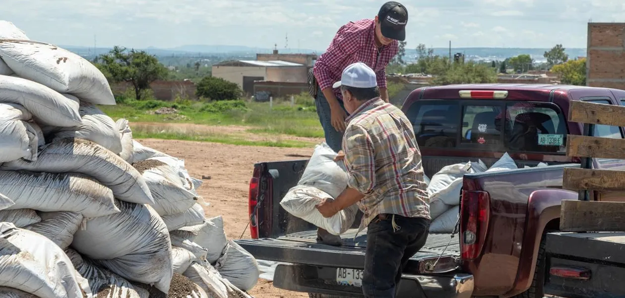 César Medina impulsa el campo: entregan 80 toneladas de composta en Jesús María