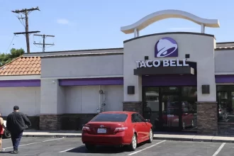 Demandan a Taco Bell por lechuga contaminada