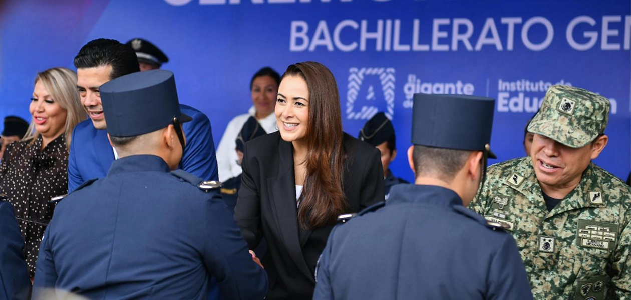 Encabeza Tere Jiménez graduación en Bachilleratos Militarizados 6