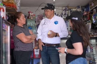 Escucha Leo a vecinos de Haciendas