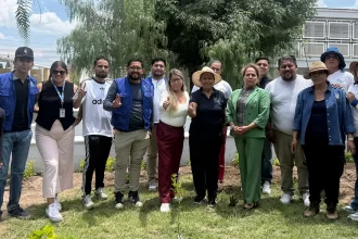 Gobierno municipal reforesta escuelas en Jesús María