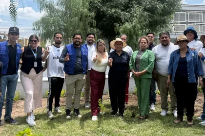 Gobierno municipal reforesta escuelas en Jesús María