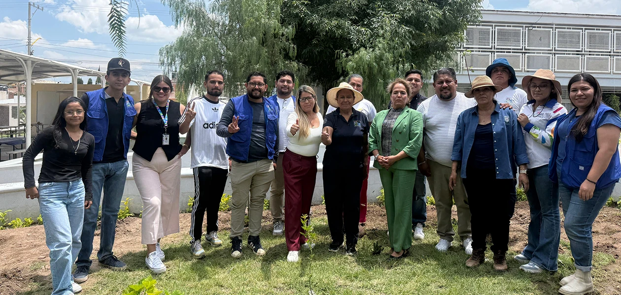 Gobierno municipal reforesta escuelas en Jesús María