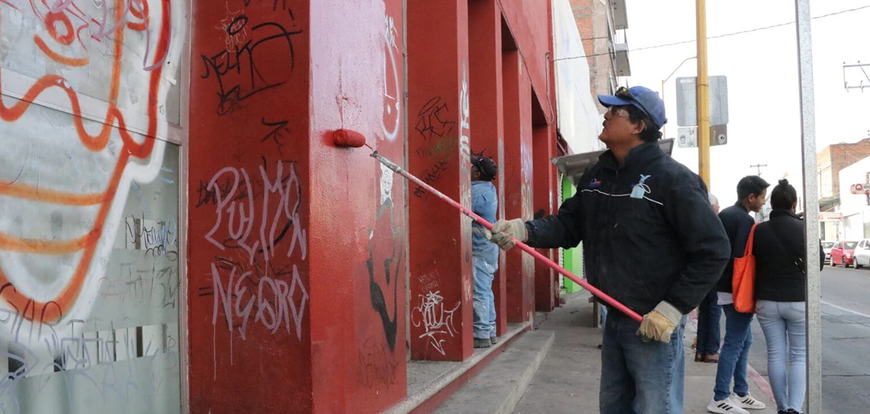 Grafiteros no irán a prisión, pero pagarán por sus daños: De Luna