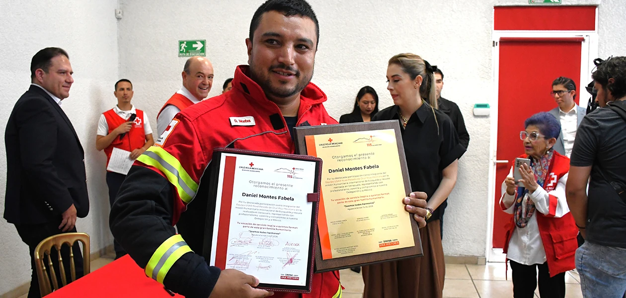 Homenajean en Aguascalientes al rescatista Daniel Montes por su misión en Venezuela