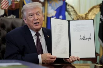 Impone Donald Trump aranceles del 100% a medicinas