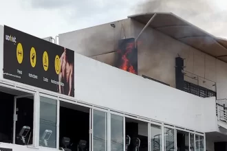 Incendio en una plaza comercial
