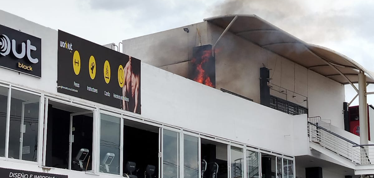 Incendio en una plaza comercial