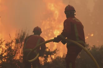Incendios avanzan sin control en Francia y España