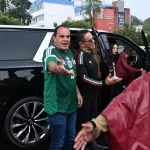 Increpan a Cuauhtémoc Blanco rumbo a partido México vs. Inglaterra