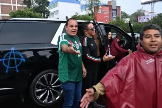 Increpan a Cuauhtémoc Blanco rumbo a partido México vs. Inglaterra