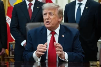Indemniza Trump a Carroll con más de 5 mdd