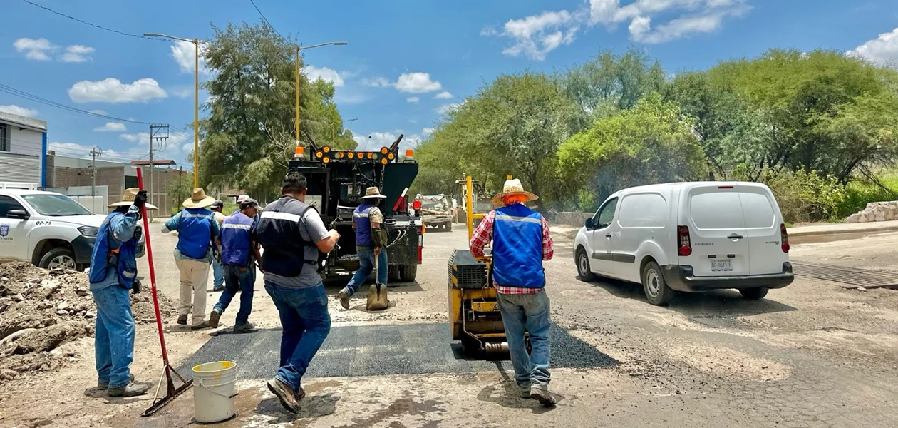 Intensifica JM bacheo por lluvias y alista operativo de saneamiento para la Feria
