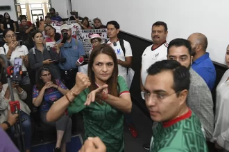 Irrumpe CNTE en el Congreso