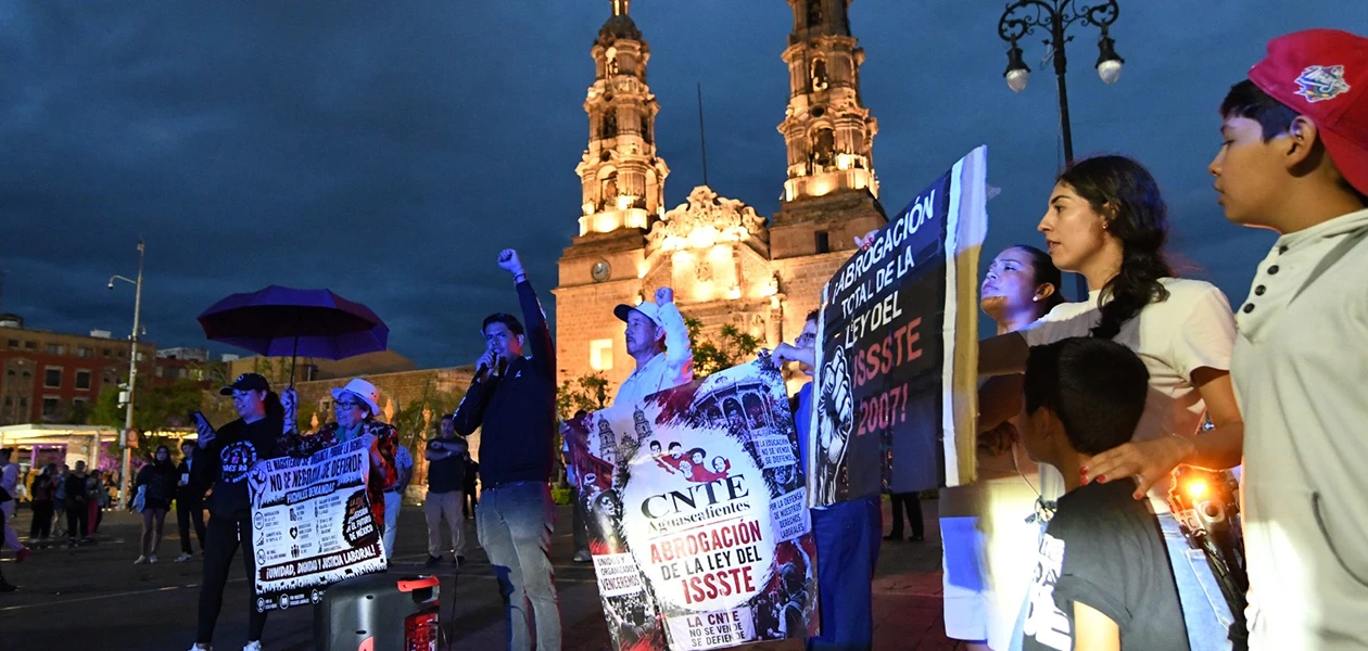 La CNTE protesta y paraliza la ciudad