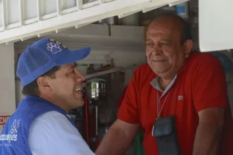 Leo Montañez estrecha lazos en Vista de las Cumbres y refuerza servicios públicos