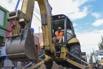 Leo Montañez supervisa pavimentación en Av. Valle de los Romero